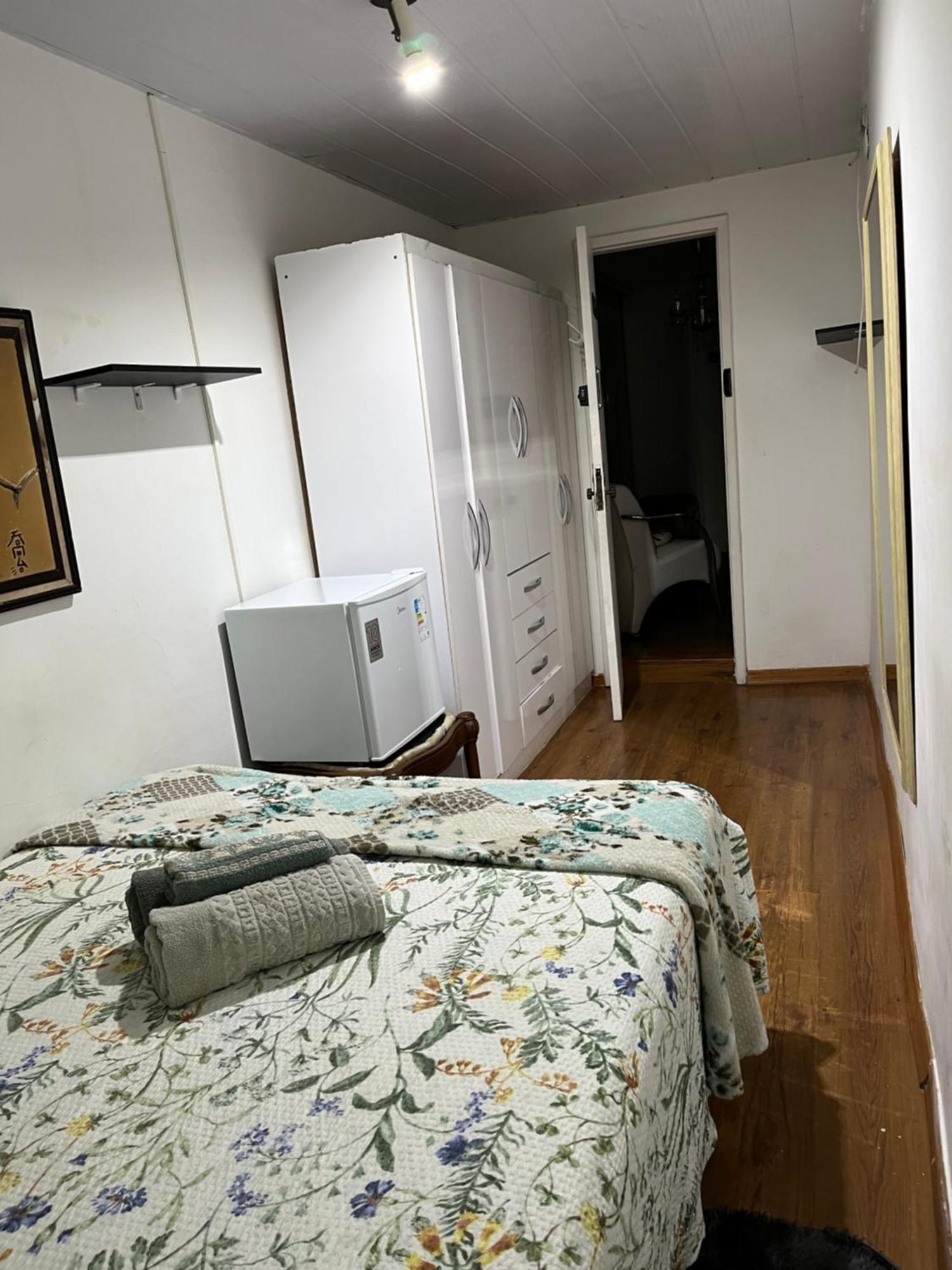 Quartos Privativos Em Frente A Praia De Copacabana, Rio De Janeiro *