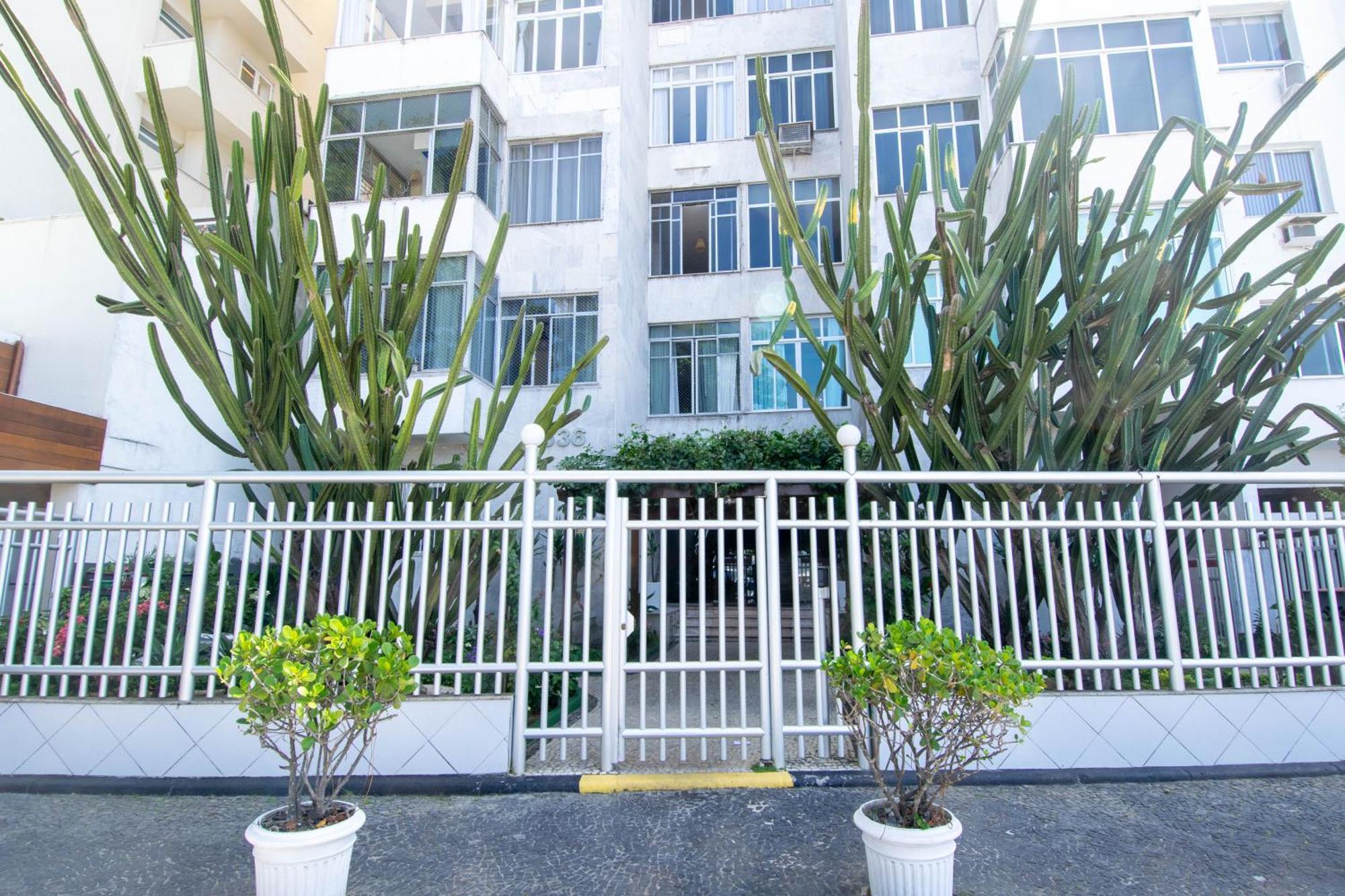 Quartos Privativos Em Frente A De Copacabana, Pensión Río de Janeiro